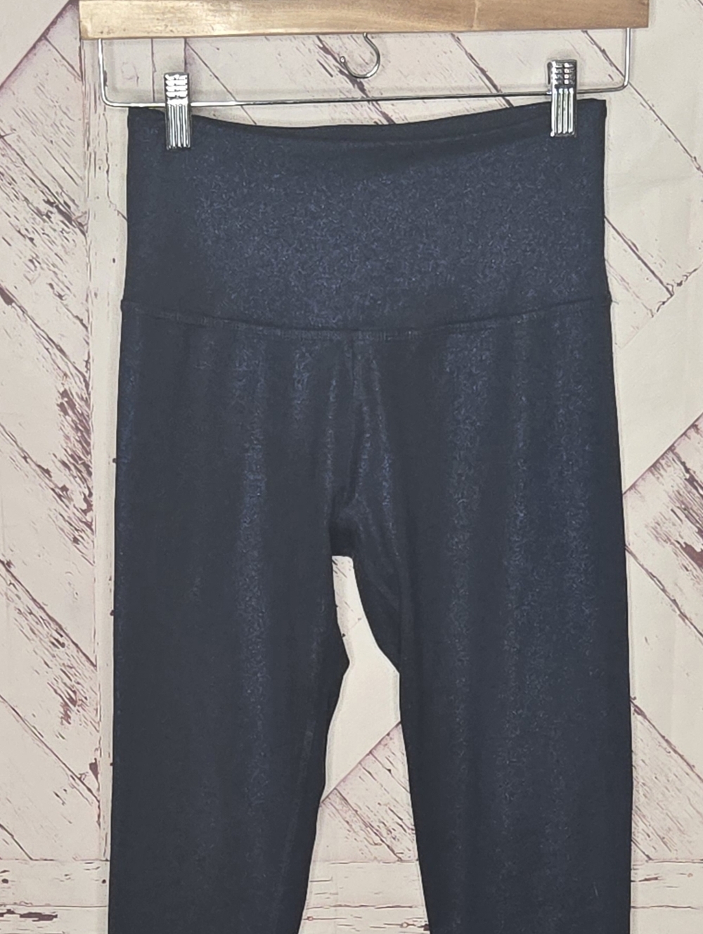 Beyond Yoga Softshine HR Navy Blue Shimmer Cropped Leggings - Picture 3 of 4